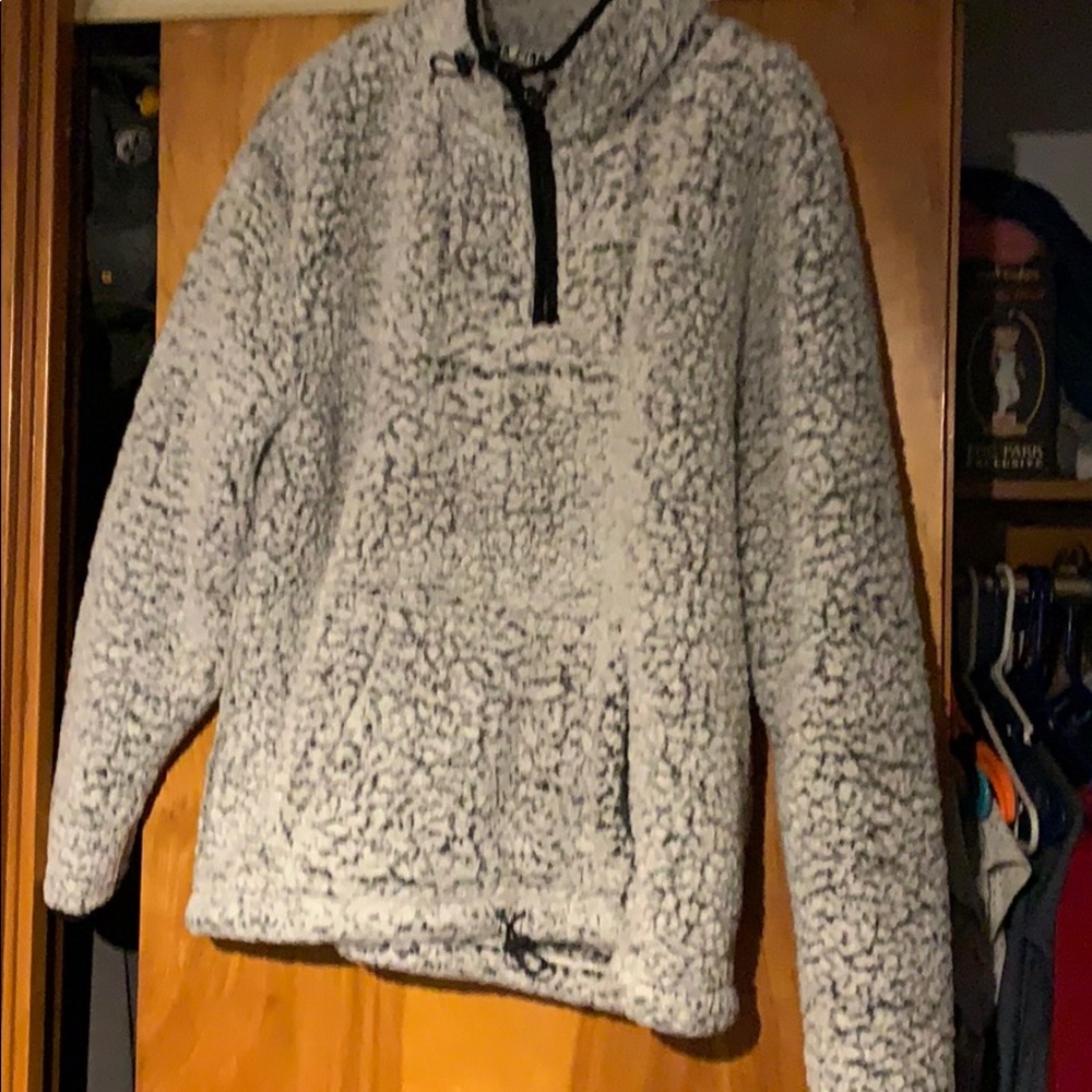 VS Pink 1/2 zip sweater fuzzy grey/white